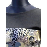 Sukienka ołówkowa z ciepłej dzianiny - wzór leśny